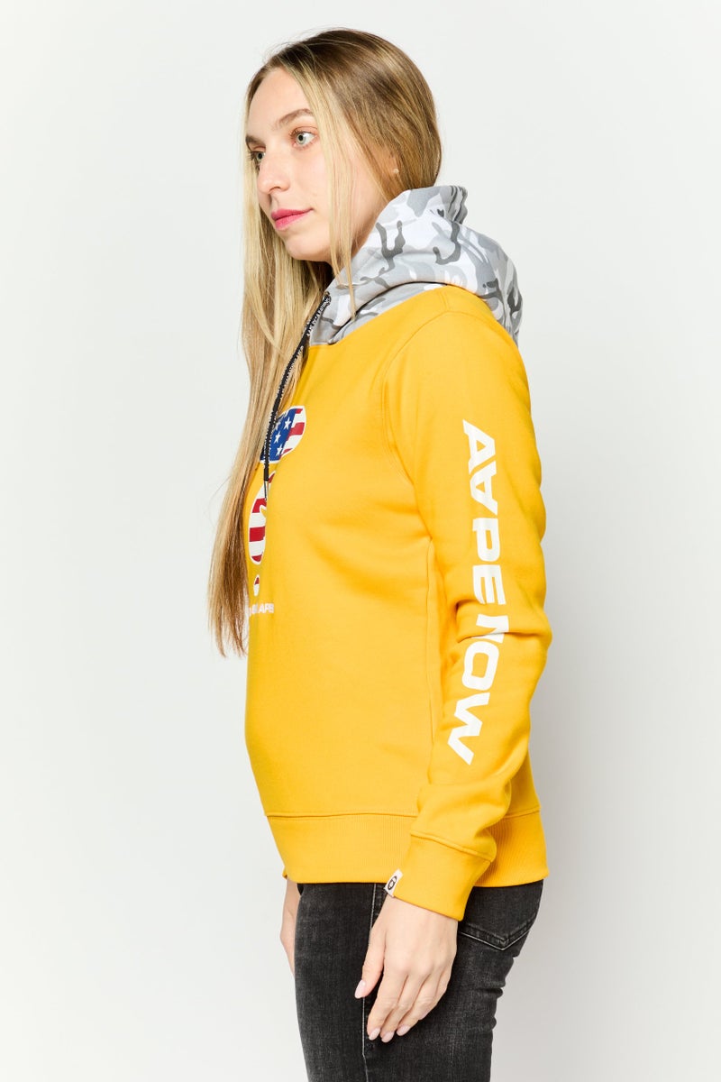 Aape BY *A BATHING APE® هودي نسائي بأكمام طويلة وشعار مطرز، مجموعة صفراء - Image 2